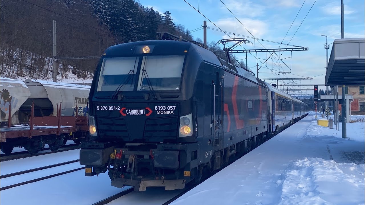 Vlaky v zasněženém Ústí nad Orlicí 10.1.2025