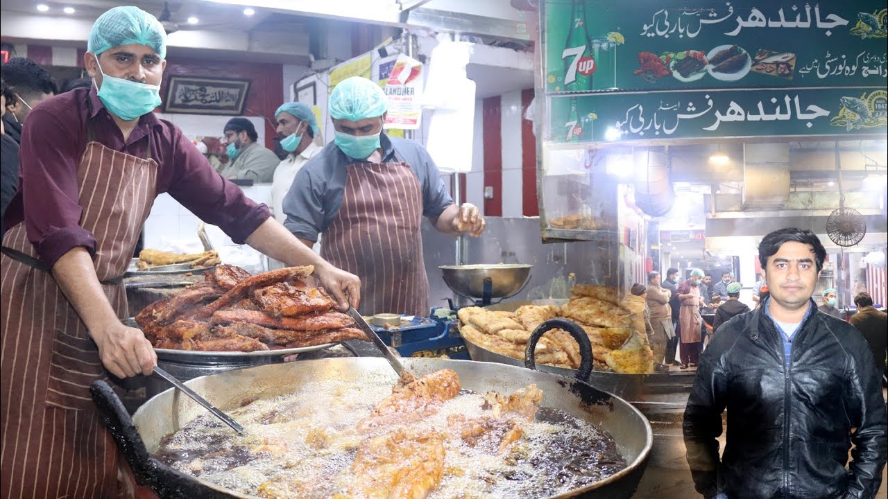 FAMOUS JALANDHAR FISH AND BBQ - BEST FISH POINT AT FAISALABAD | FRY AND GRILLED PAKISTAN STREET FOOD