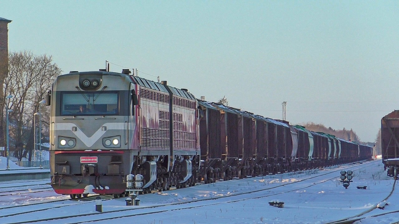 Latvia, Riga, Krustpils #trainspotting #balticstates #trains #freighttrain #passengertrain