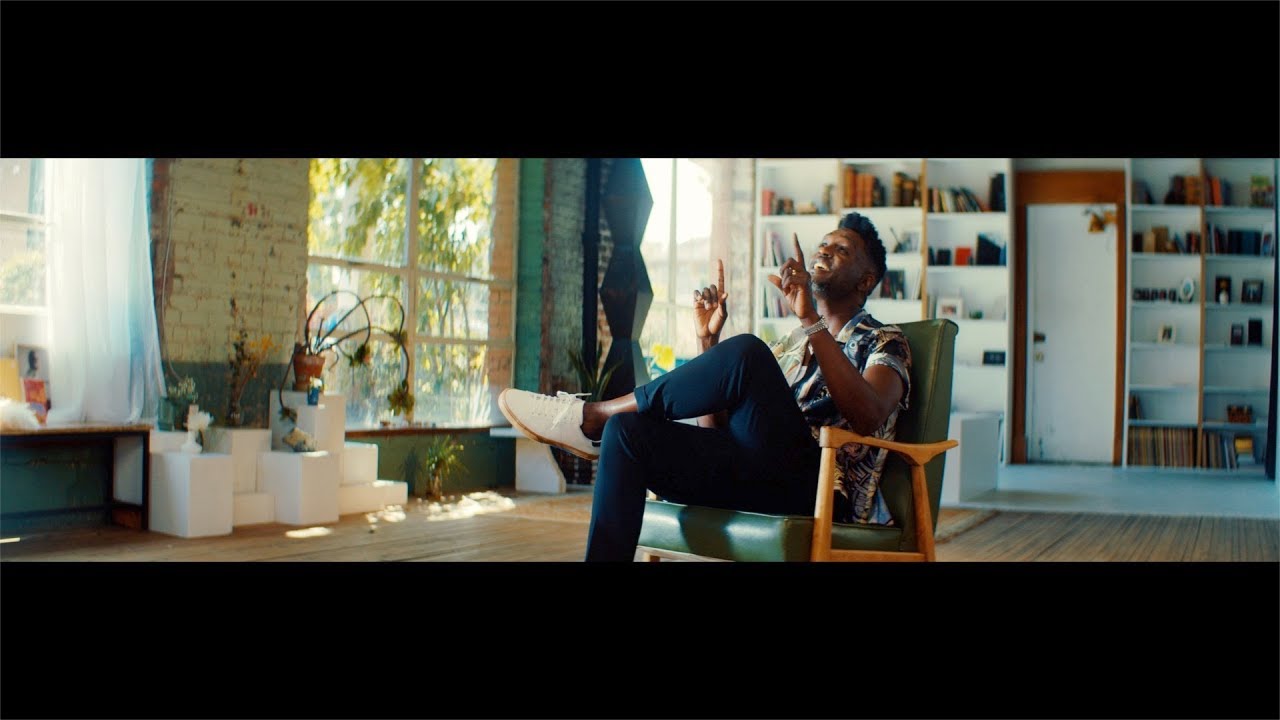 Corneille - Le bonheur (vid&eacute;oclip officiel)