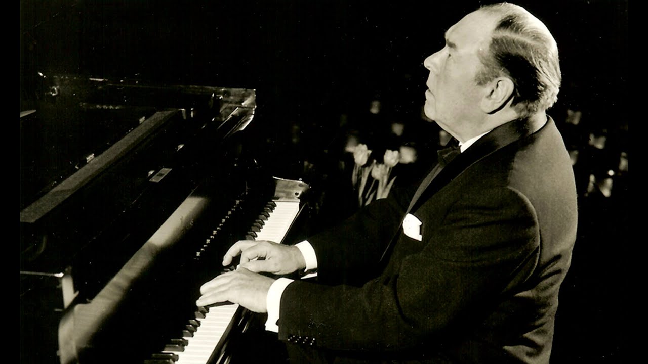Gerald Moore plays Richard Strauss 