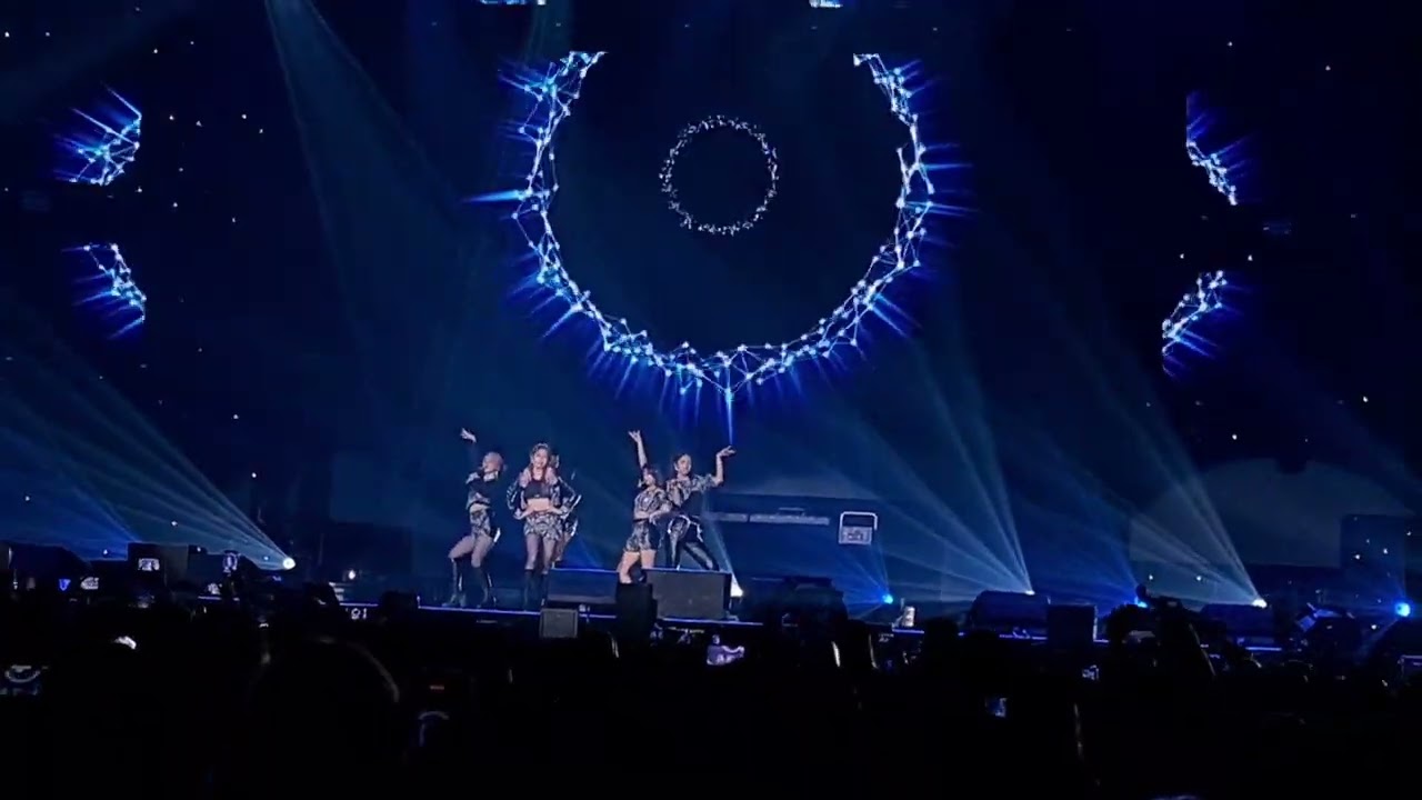 220709 EVERGLOW at HallyuPopFest in London (fancam)