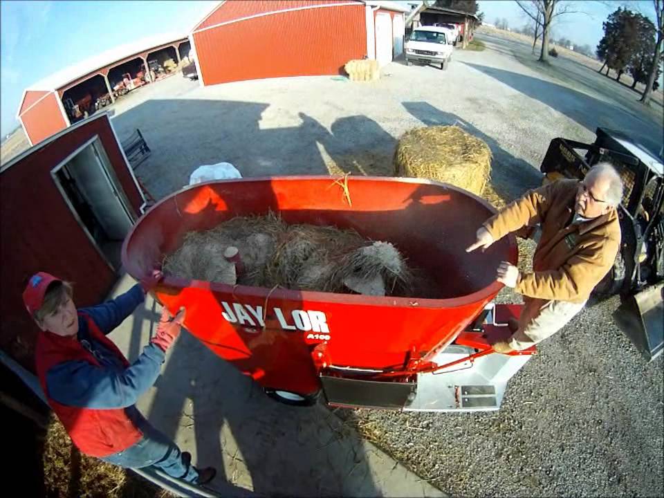 Jaylor A100 demo with wrapped barley bale