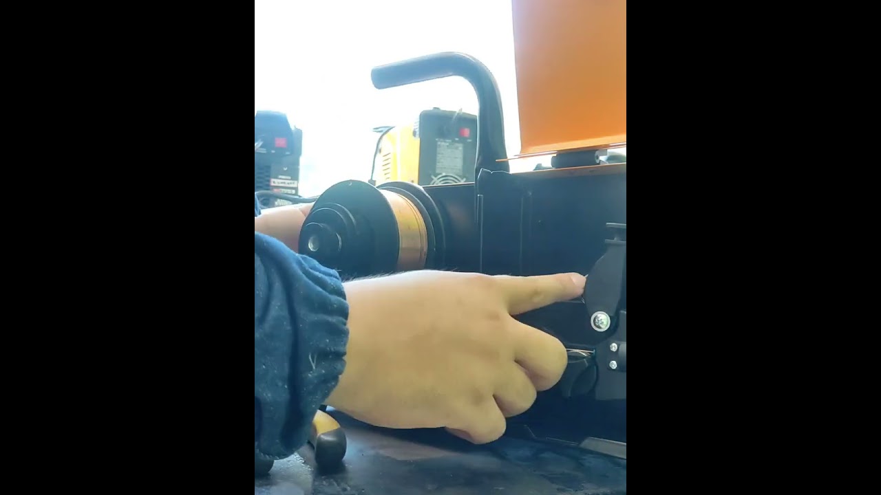 Así se ve en uso el nuevo soldador inversor FURIUS FLEX 185 Ref FW185 ER70S 6 0 9 mm 0 035＂ GMAW