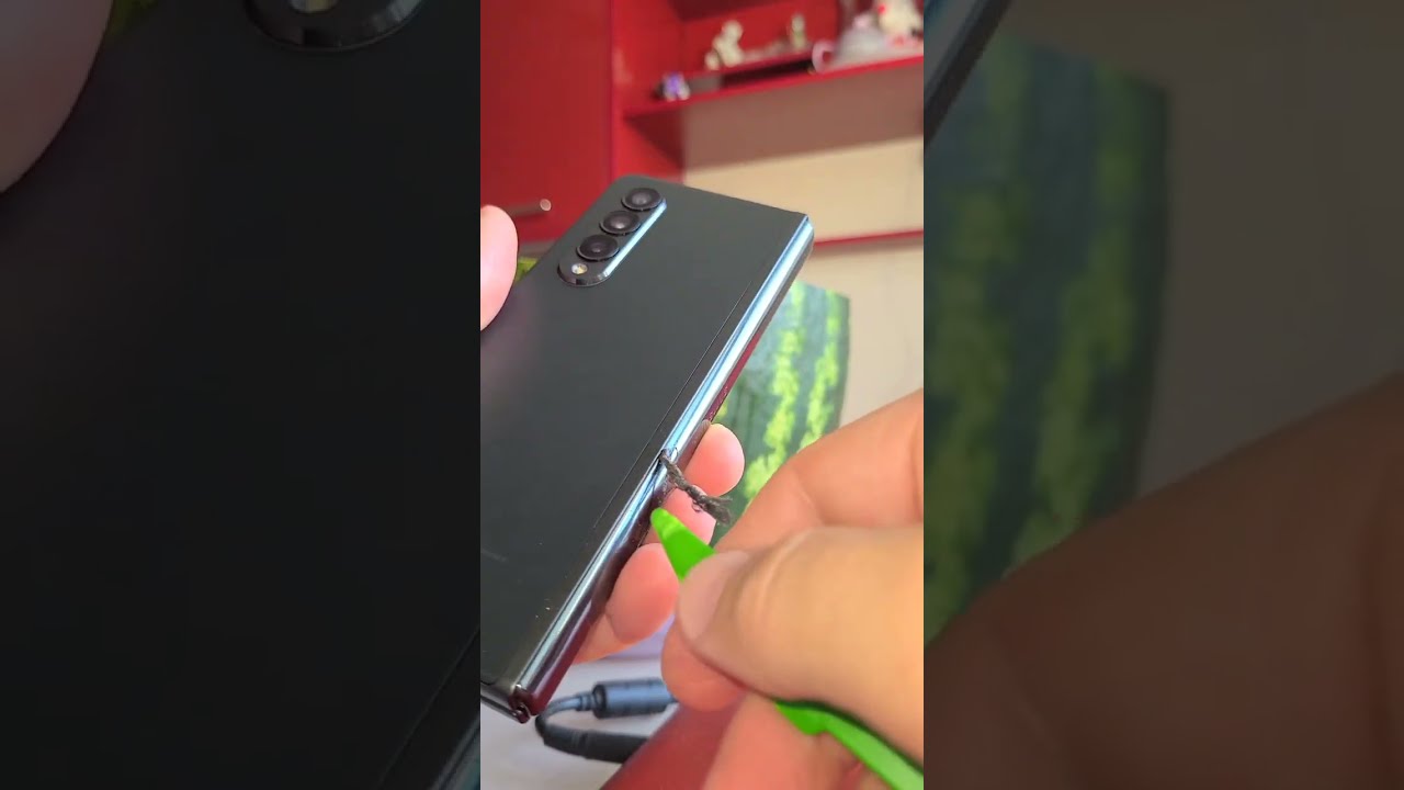 не раскрывается Samsung Galaxy Z fold 3 512 починил