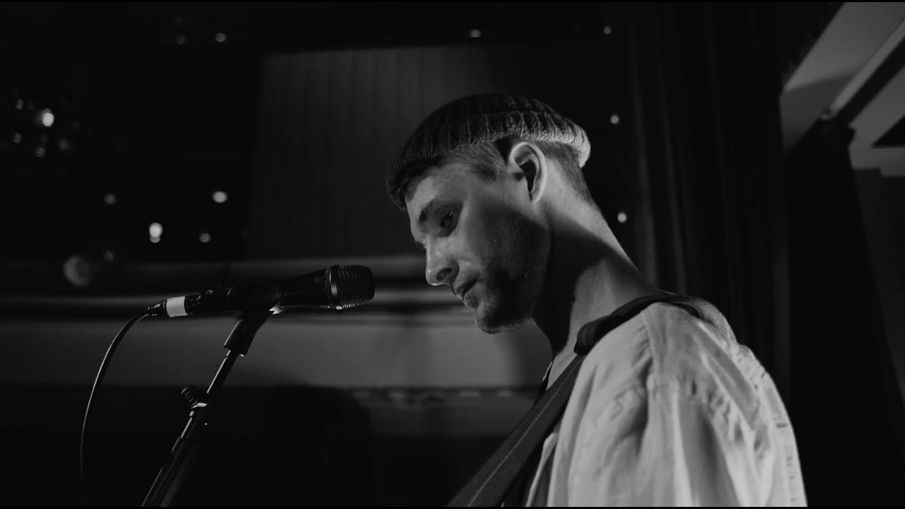 Pa Sheehy - R&oacute;is&iacute;n (Acoustic) [Official Video]