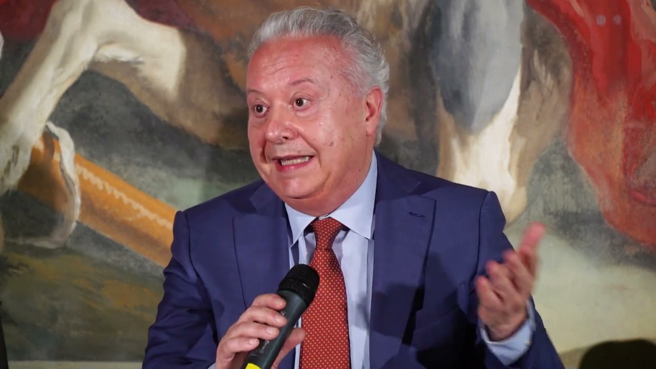 Valerio Terraroli racconta l'evoluzione stilistica delle ceramiche Ginori al MIC di Faenza.