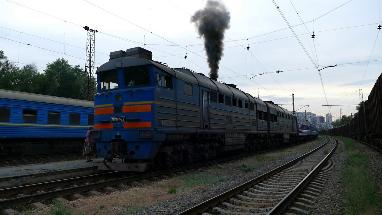 Запуск дизеля 5Д49 тепловоза 2ТЭ116-1423 на станции Днепр-Лоцманская