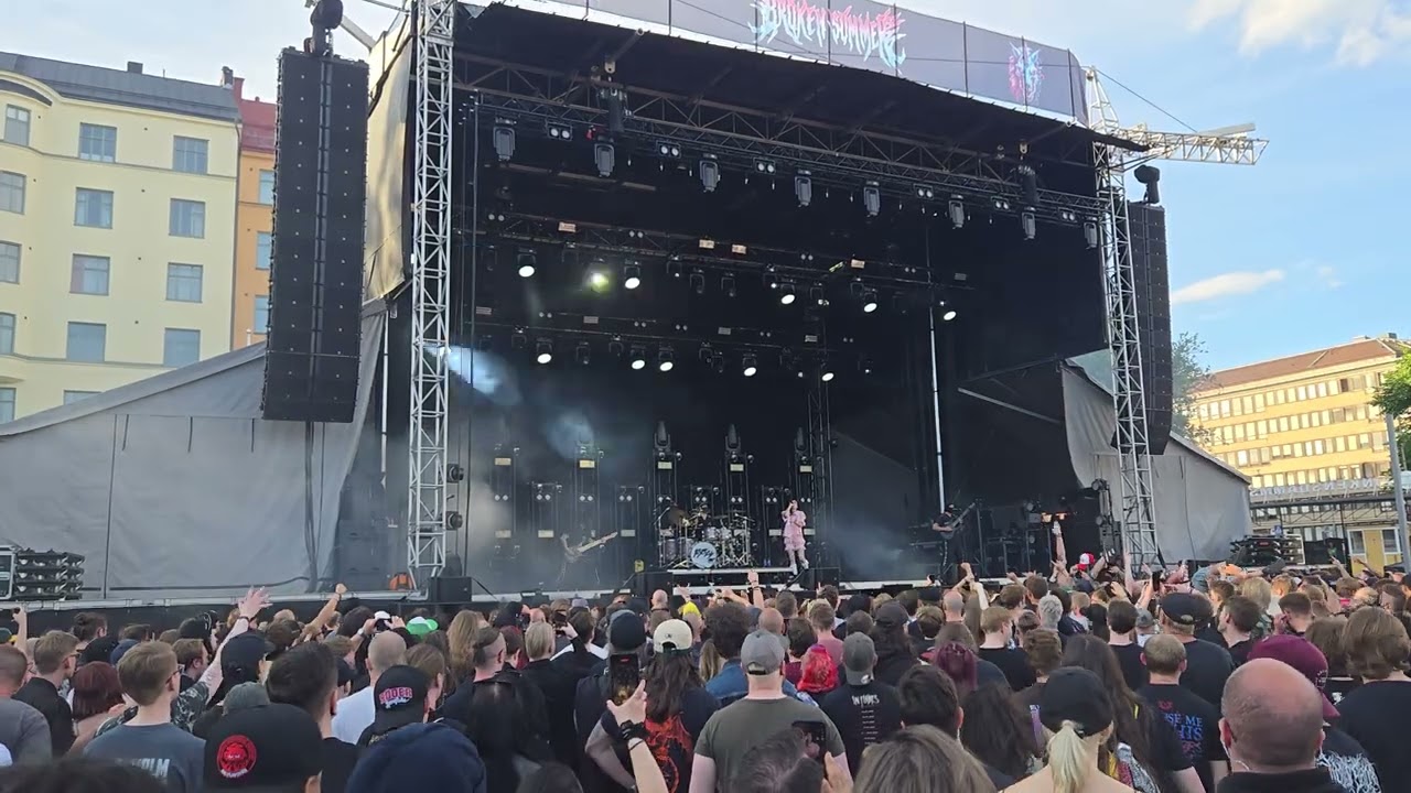 Poppy - New Way Out live at Broken Summer 2025