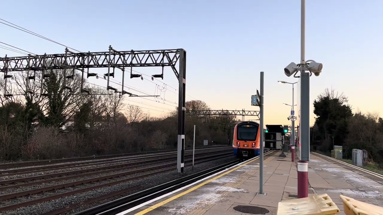 Trains At South Kenton 02/01/2026