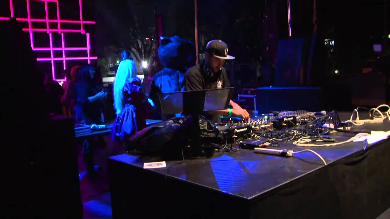 Uffie feat Pharrell William - ADD SUV ( Armand Van Helden remix) Live Monster Massive