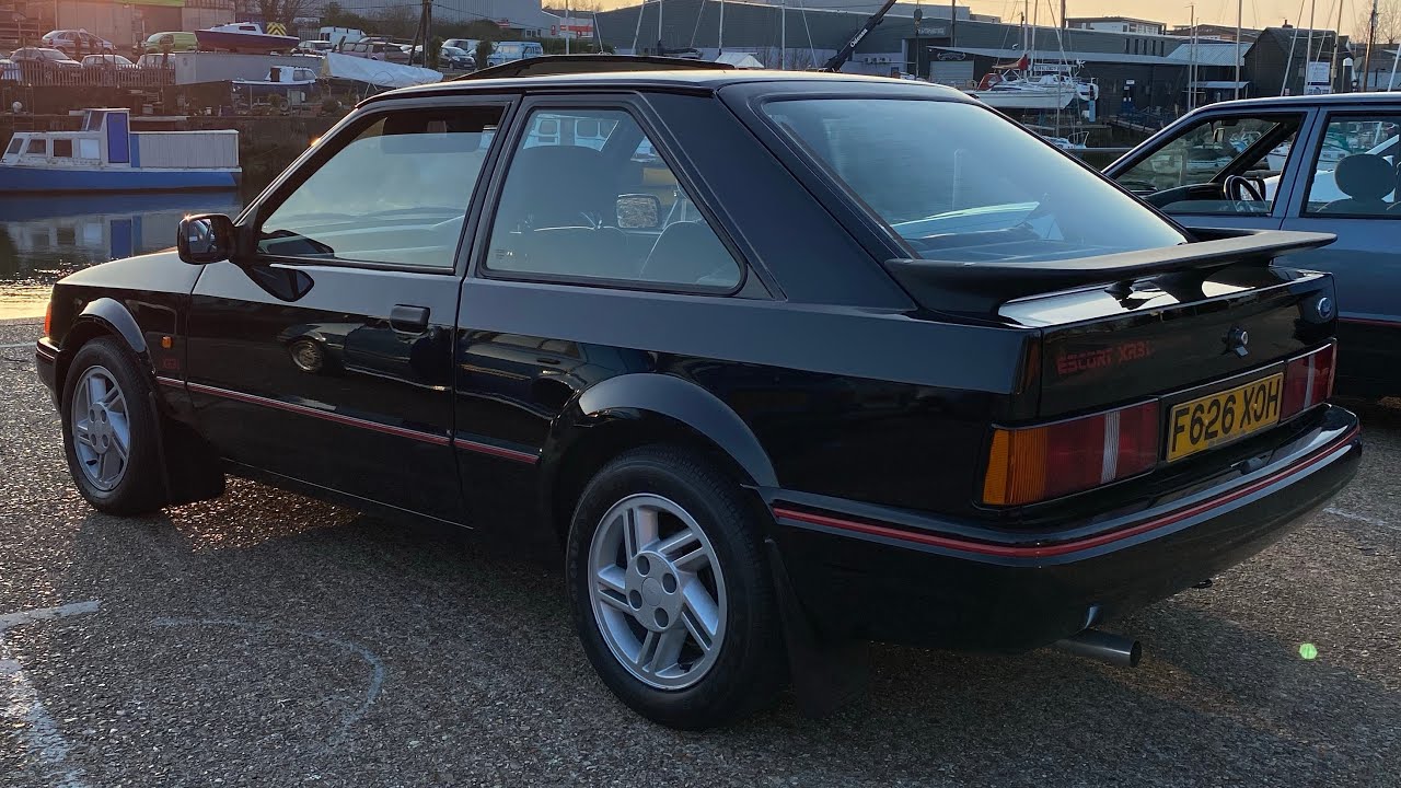 i found a MINT Escort XR3i with just over 25,000 miles on the clock! + cars leaving a car show