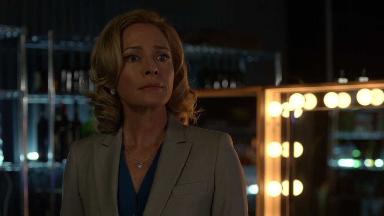 Moira Queen Knows Oliver Is The Arrow || Arrow 2x20 1080p Blu-Ray