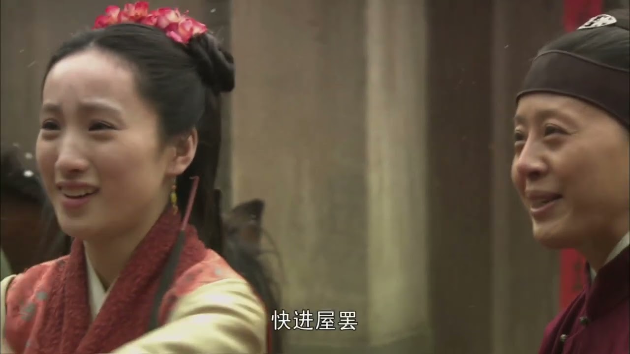 元妃泪眼见女眷！元妃见过家中女眷，又命宝玉与众姐妹题诗，黛玉见宝玉着急，悄悄代宝玉做了一首。
