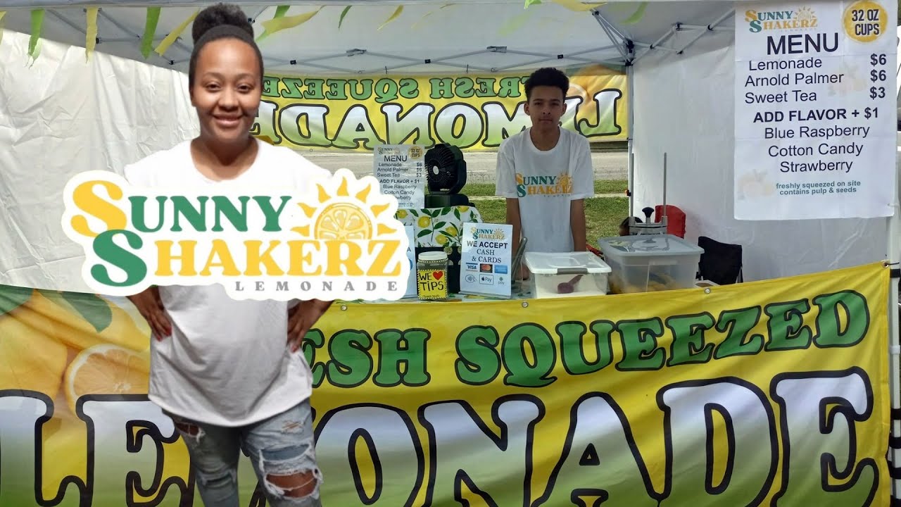 I Started A Lemonade Business!!