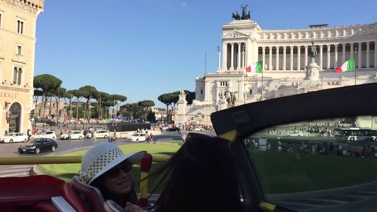 Sightseeing Rome from a Hop on Hop off bus