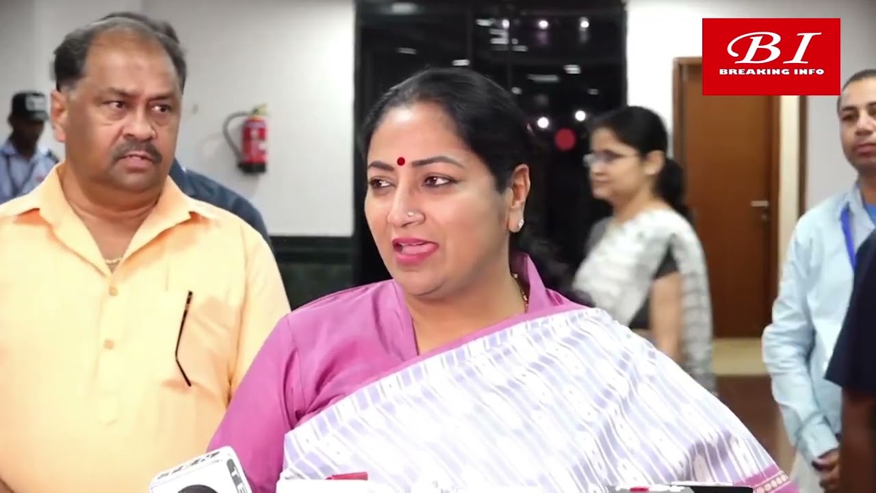 Delhi CM Rekha Gupta Launches Vikas Internship Programme | 87 Students Begin Govt Training