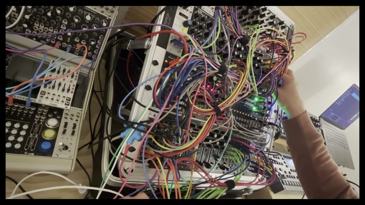 Kitchen Sink Modular Techno [140 BPM]