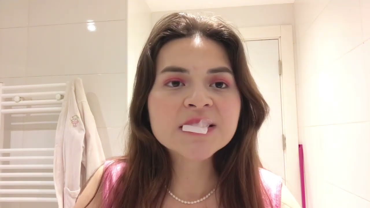 best gum asmr video on youtube with my oldie iphone7 |read description pls