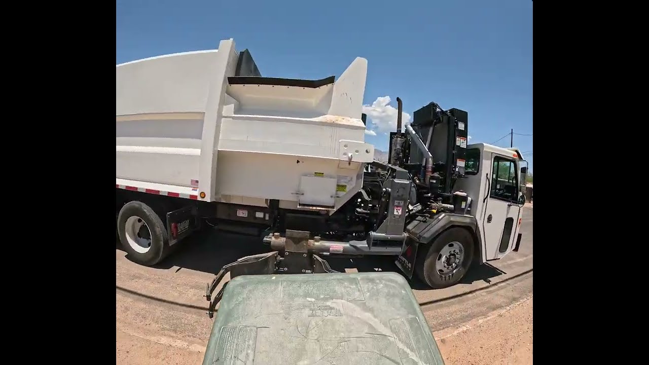 Garbage Truck POV - Spartan 300 Demonstration Unit