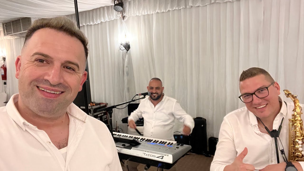 Roby köszi köszi Te vagy nékem az az asszony