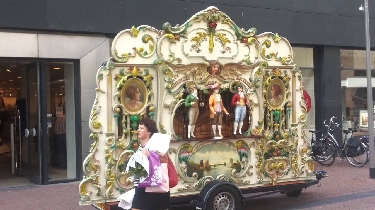Draaiorgel De Scala speelt 'Laat Me' (Vivre)