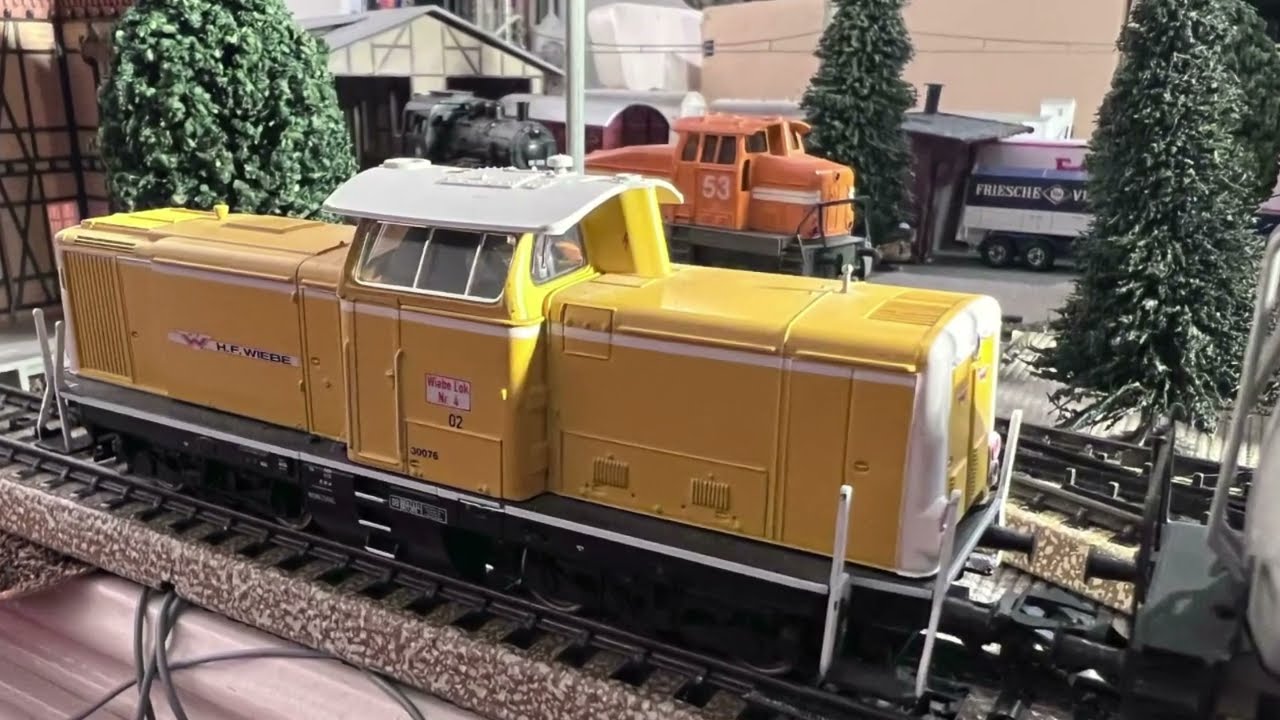 Werk locomotief Wiebe met oliewagons EVA