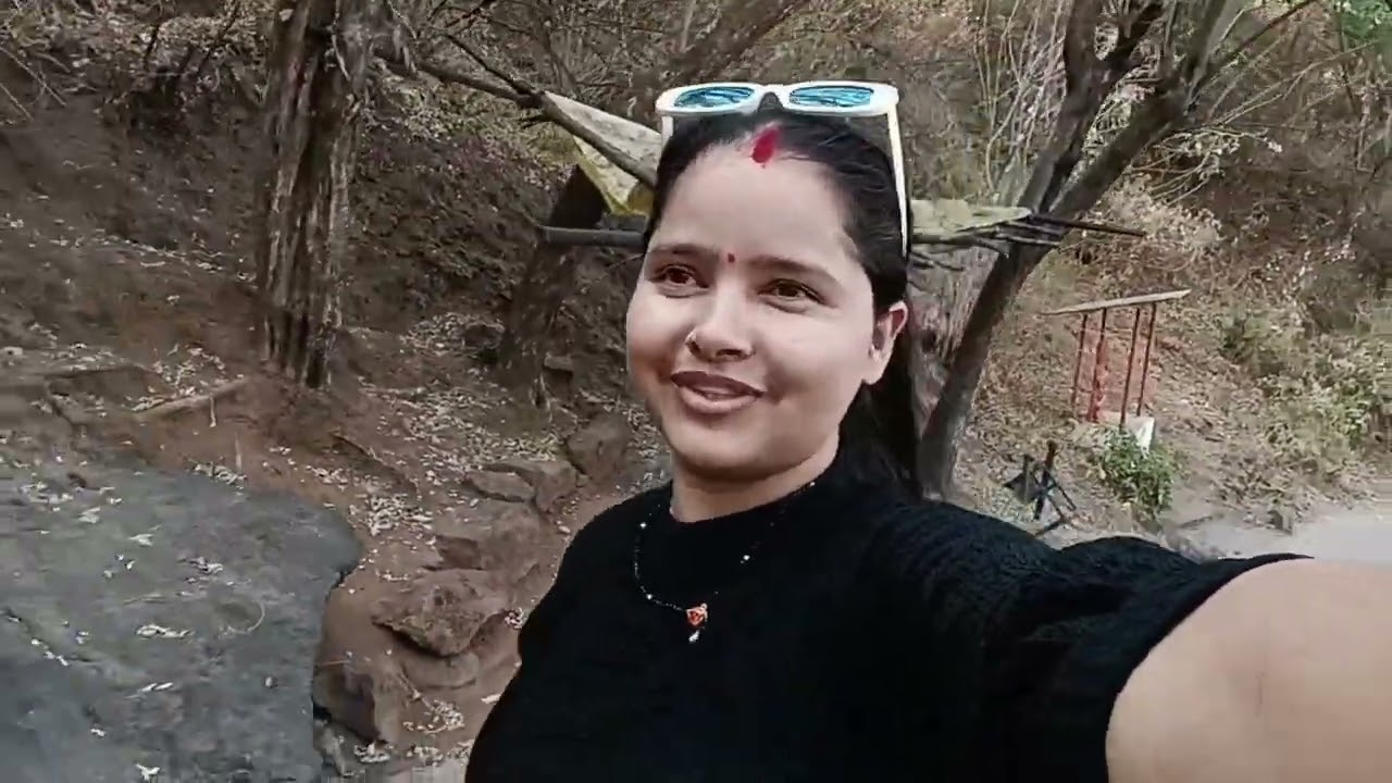 Sadhi ke 5 sal baad husband wife gaye yeha ghumne # like comment share subscribe please guys🙏🙏😘😘