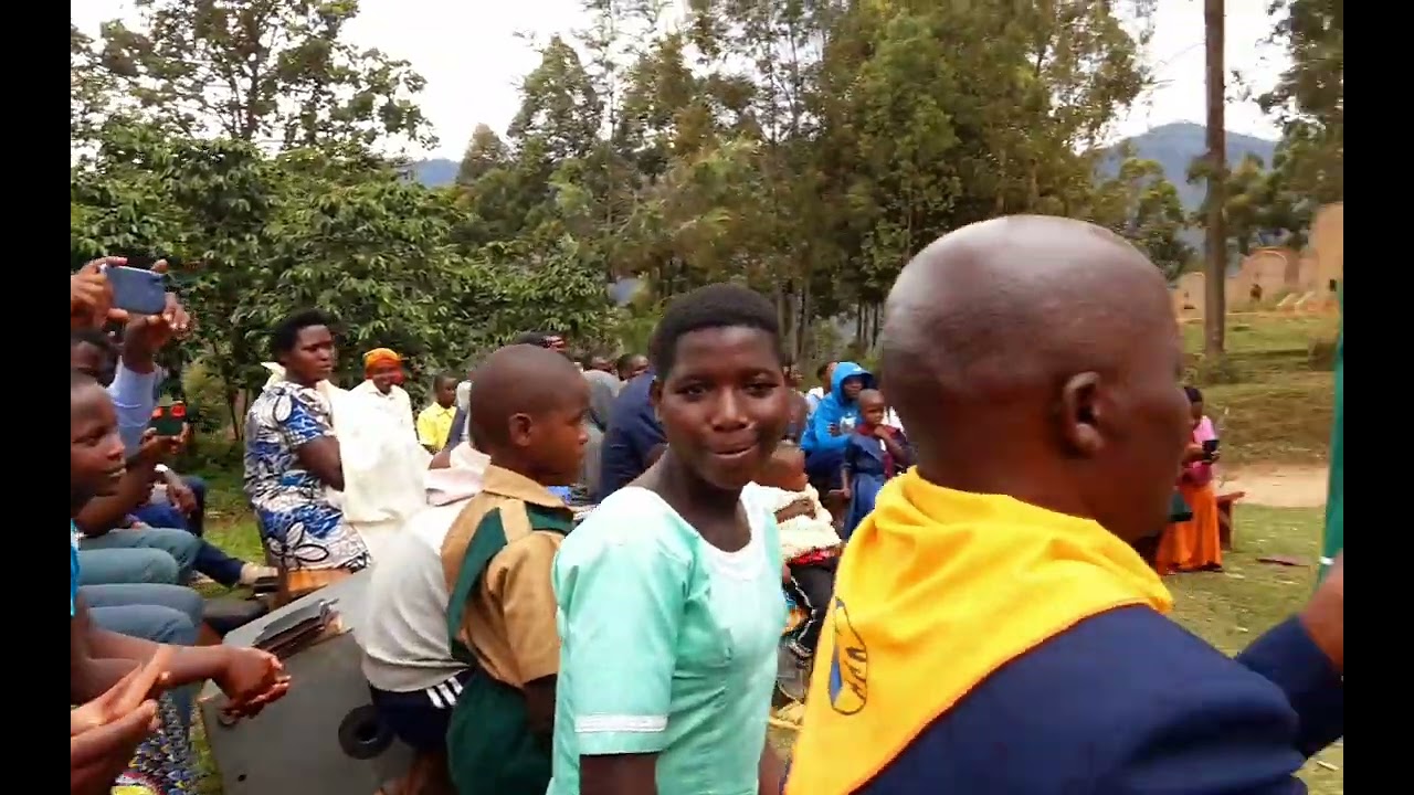 Choral ABAVUMBUZI basusurukije iteraniro. Byari byiza