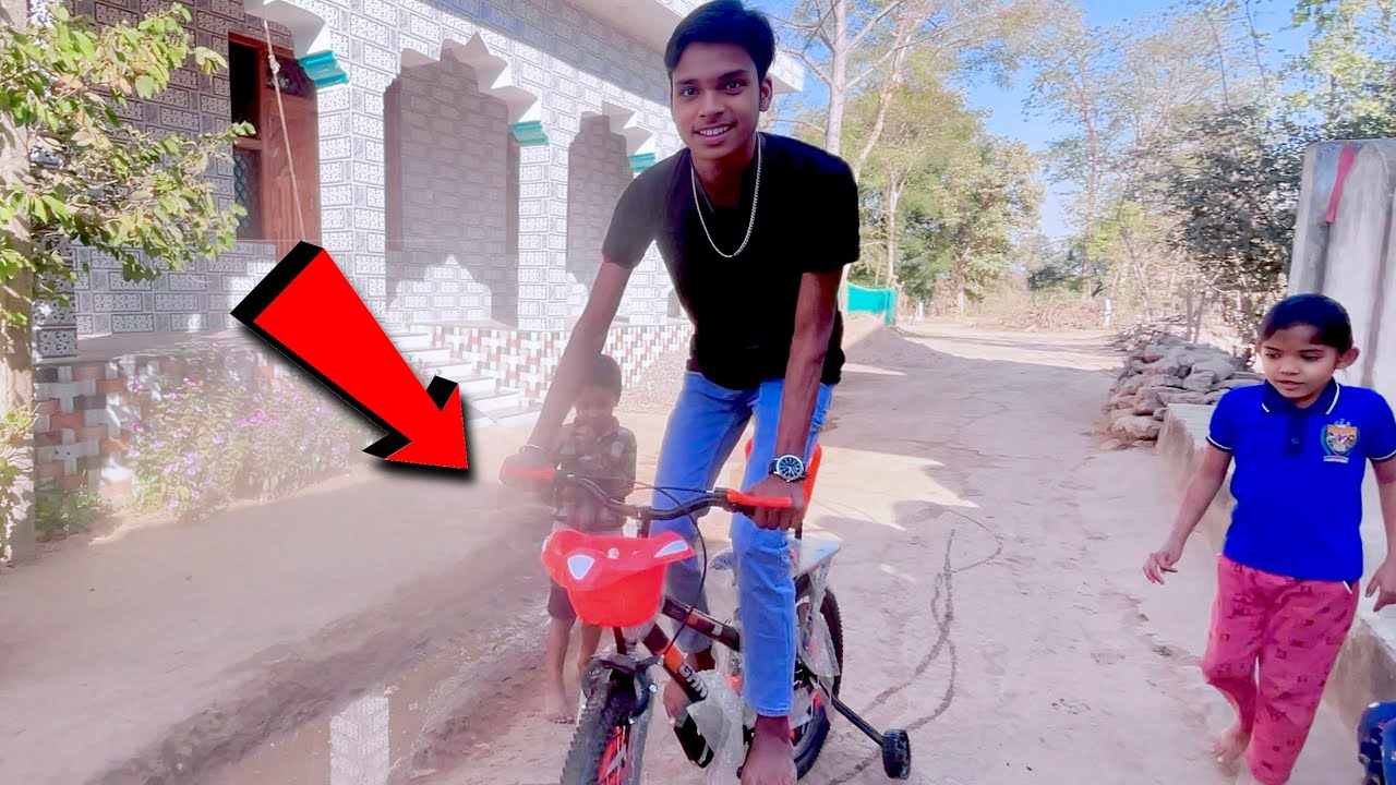 Bacho wala cycle chala liya😁.
