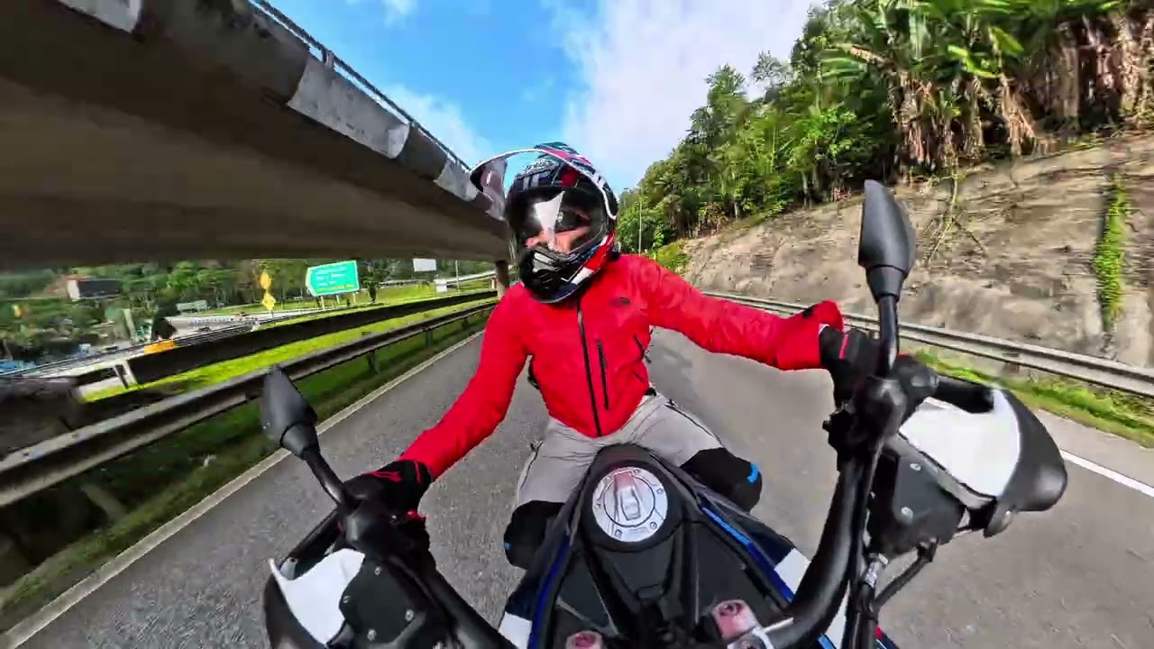 BMW R1300 GS Karak Ride During Ramadhan 
