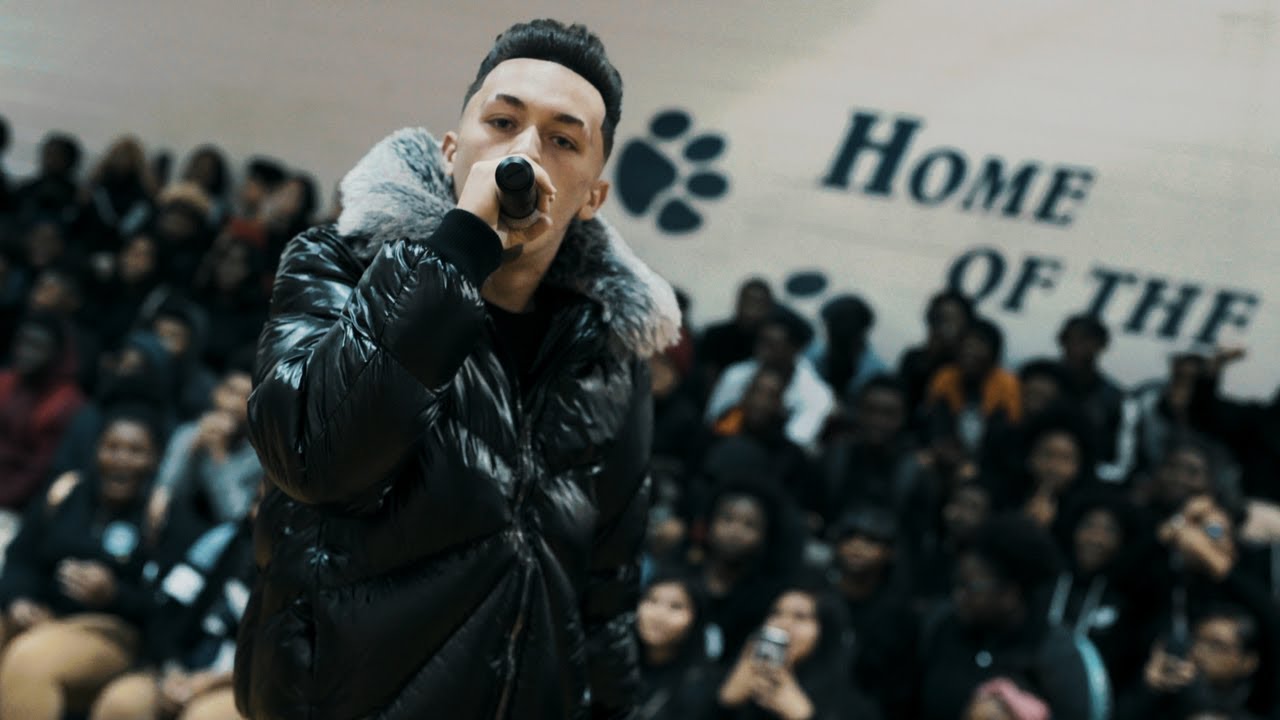 White $osa Performing 