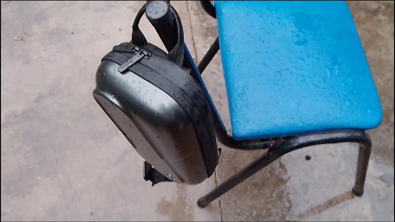 Prueba de impermeabilidad, del morral rígido Burgo Bamberg.