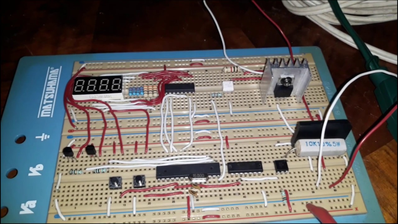 Control de velocidad de motor de CA con circuito de cruce por cero, TRIAC y microcontrolador