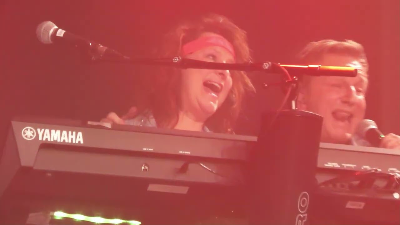Michael Sembello_Maniac (Live Cover by Living In The 80s)