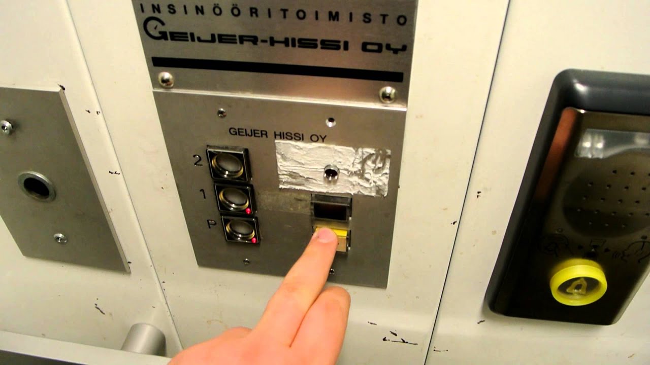 1983 Geijer-Hissi hydraulic elevator with touch-sensitive fixtures @ Tikkurila Library, Vantaa, FI
