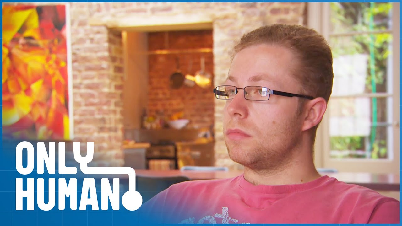 30 Year Old Sci-Fi Lover Lives In Solitude & Lacks Confidence: Man Up S1E8
