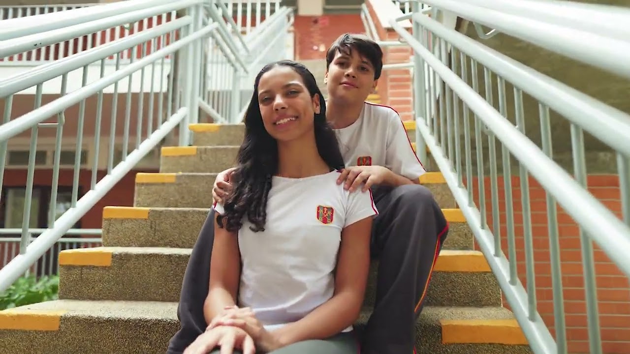 Educação completa na visão da família dos alunos Maria Fernanda e Fábio