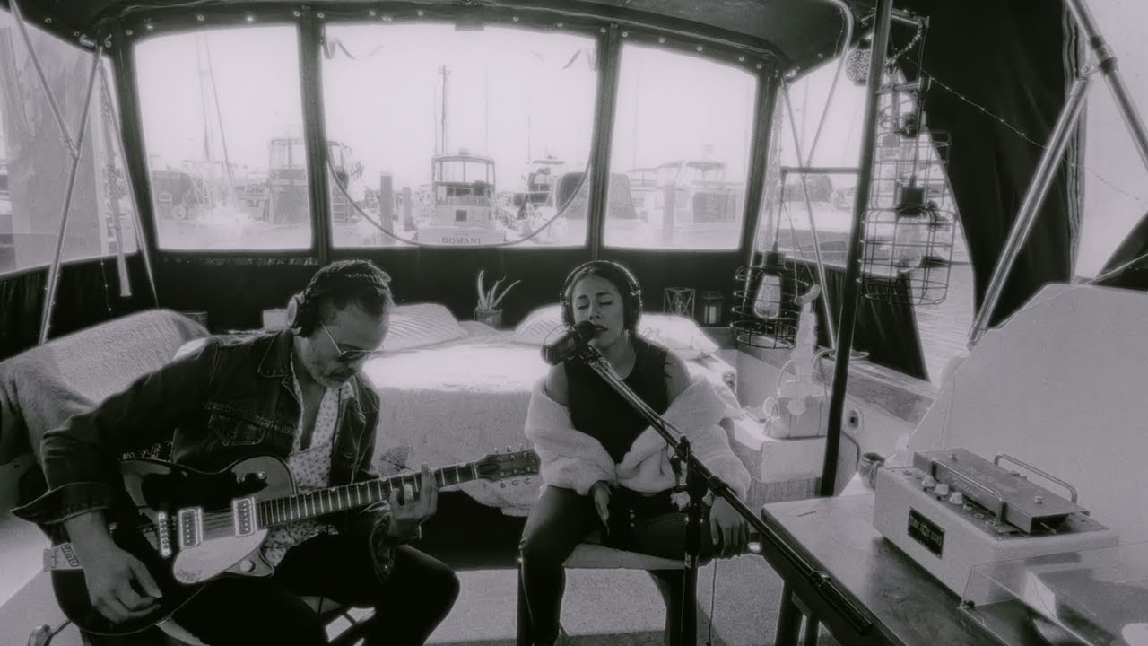 Como Yo Te Amo &ndash; Fabiola Roudha & Twanguero (Live boat session)
