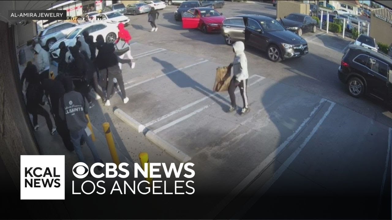 Anaheim jewelry store owner fights back against attempted burglars