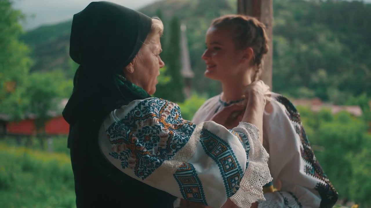 Madalina Muresan si Maria Butila   Auzi fata cani batand