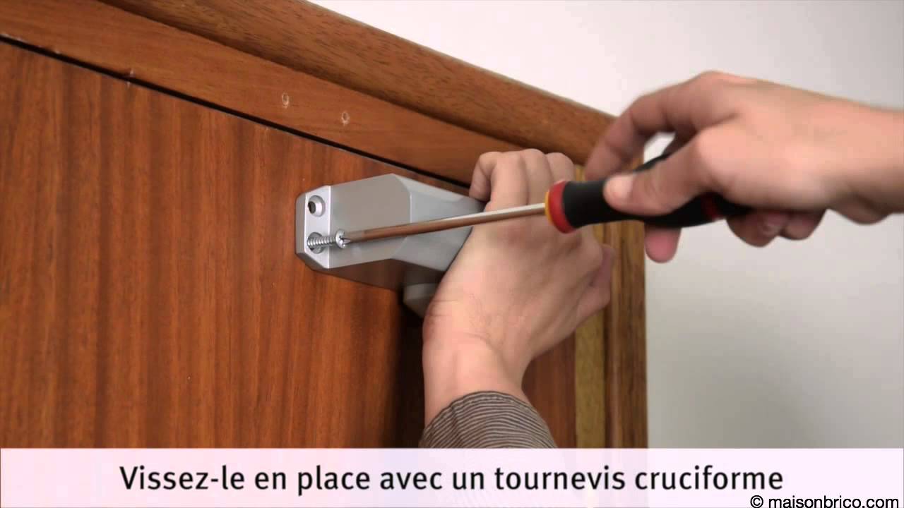 Installation d'un ferme-porte hydraulique