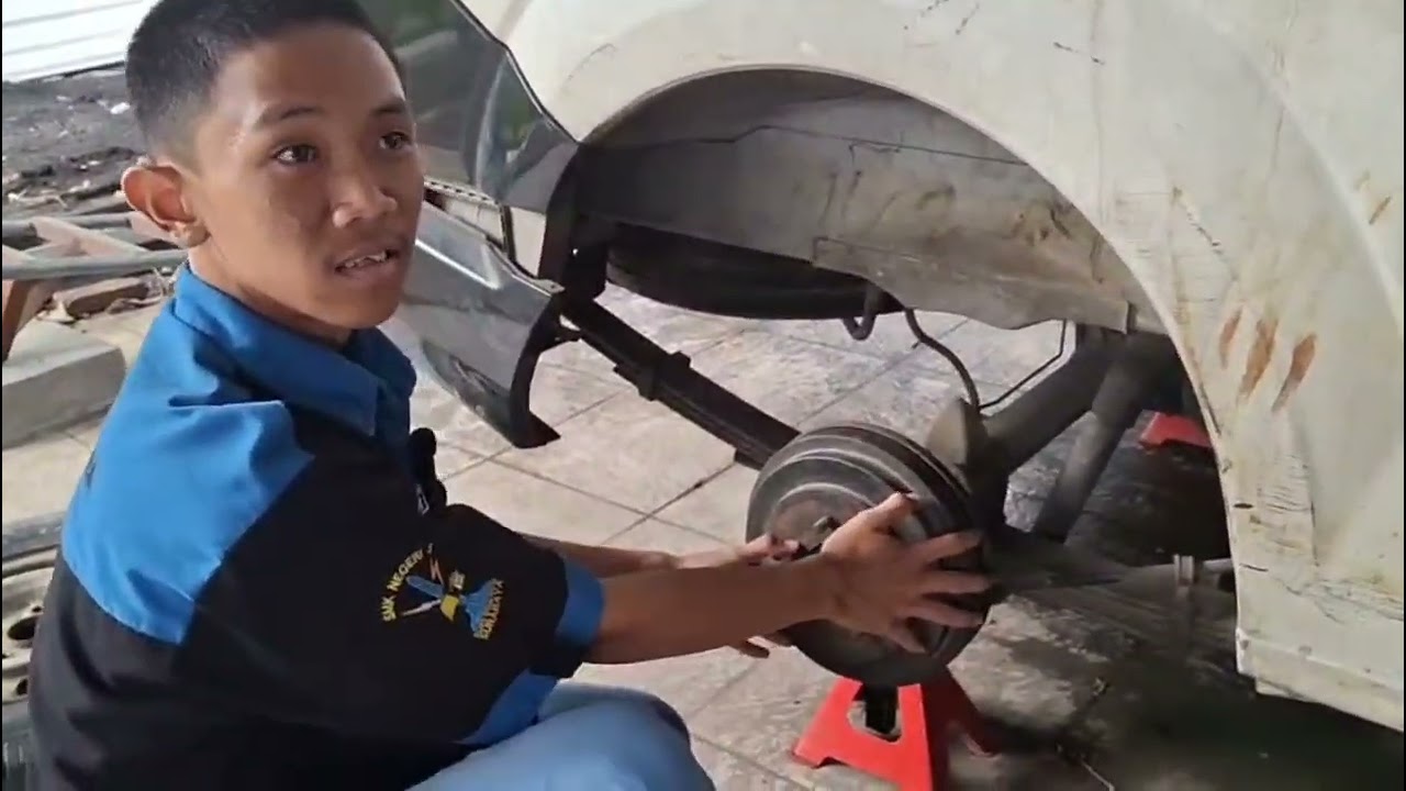 Praktek pengecekan rem depan dan belakang