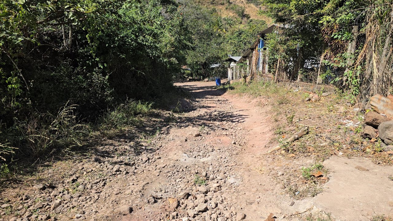 Calle de Chilin hacia la Esperanza Casi Intransitable urge Reparación a quien Corresponda 