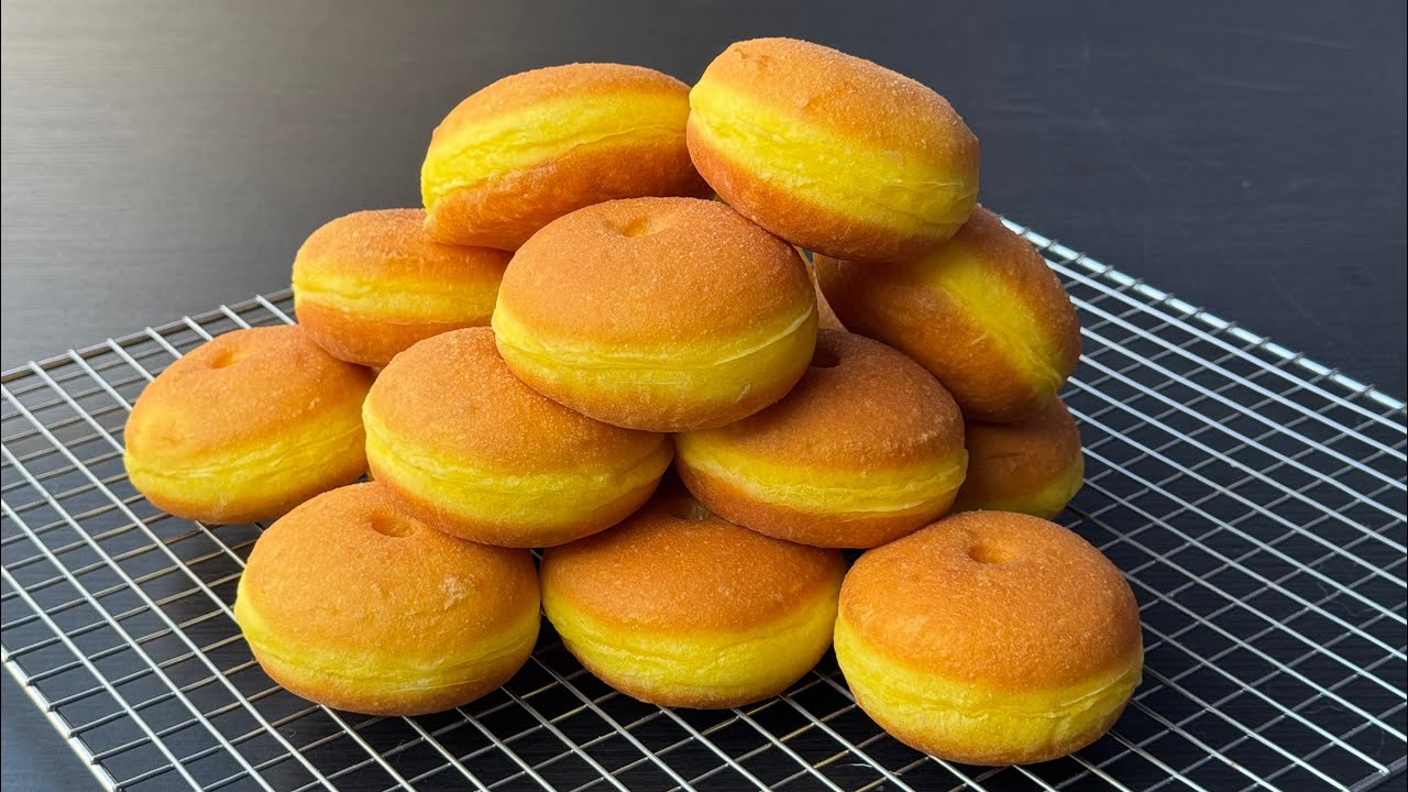 Donat Labu Kuning Empuk Dan Lembut White Ring Tinggi Dan Kokoh
