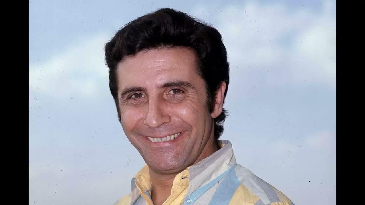 GILBERT BECAUD, L'orange, Les marchés de provence, Le petit oiseau de toutes les couleurs.