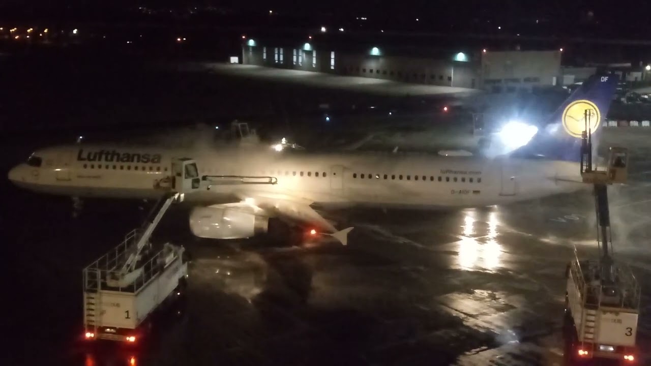 De-Icing Enteisung D&uuml;sseldorf Airbus A321 Lufthansa Pad 1