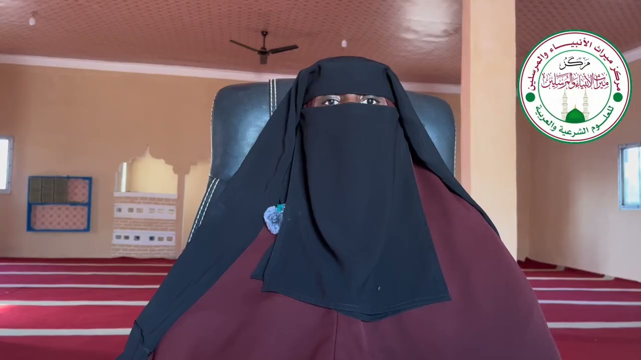Fartun Cabdullahi Cali nuur oo kor ka aqrineyso kitabka naxawaha ee Al_Ajrumiyah. Sanadka 1446/2024.