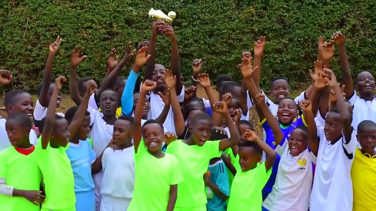 ECOLE PRIMAIRE ST JOSEPH KICUKIRO / SPORT / FOOTBALL LESSON