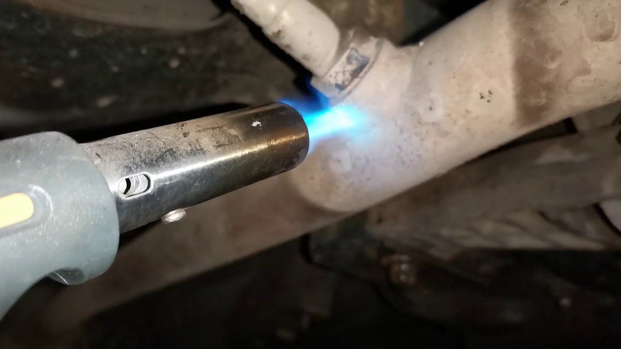 Простой и легкий способ демонтажа из выхлопной системы кислородного датчика на автомобиле Opel Corsa